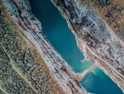 La importancia de los estudios hidrogeológicos en la planificación de la perforación de pozos profundos
